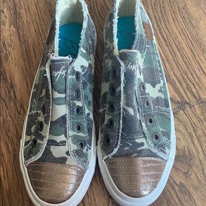 Blowfish camo sneaker with metallic gold toe